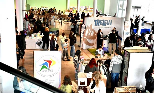 La Feria del Libro y las Artes de Trelew cerró su 3° edición con más de 20 mil visitantes - Últimas Noticias: El Chubut