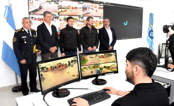 Torres inauguró en Trelew el sistema de videovigilancia más avanzado de la Patagonia