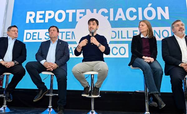 Torres y Weretilneck inauguraron la Planta Compresora Holdich, finalizando una obra fundamental para el abastecimiento de gas en la región