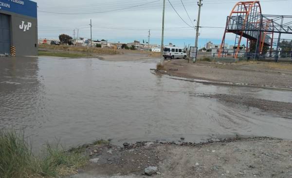 Quejas por acumulación de agua tras las lluvias en Trelew - Últimas ...