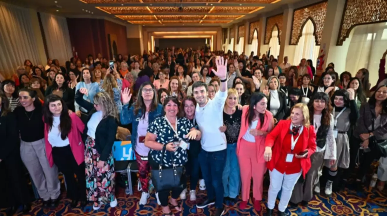 Torres acompañó a cientos de mujeres en el cierre de “Raíz Emprendedora” Torres acompañó a cientos de mujeres en el cierre de “Raíz Emprendedora”