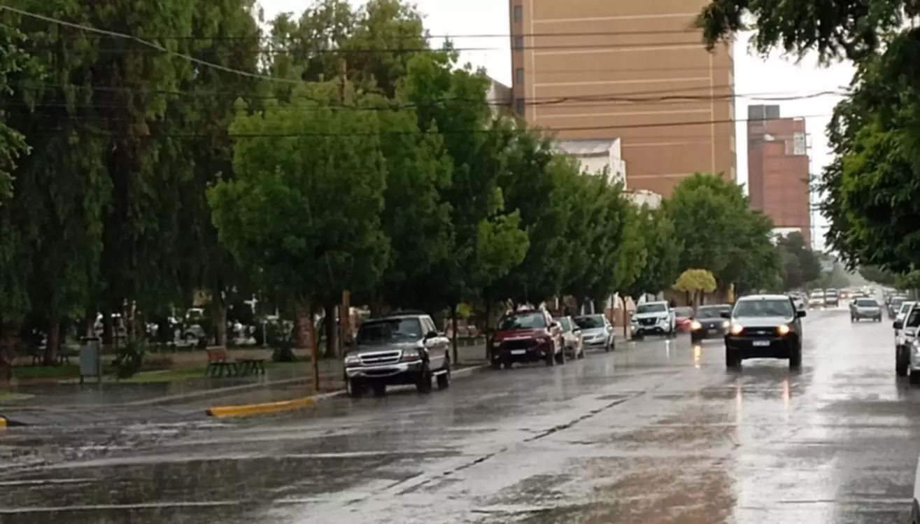 El mal clima se adueña del fin de semana: lluvias intensas y viento en la provincia El mal clima se adueña del fin de semana: lluvias intensas y viento en la provincia