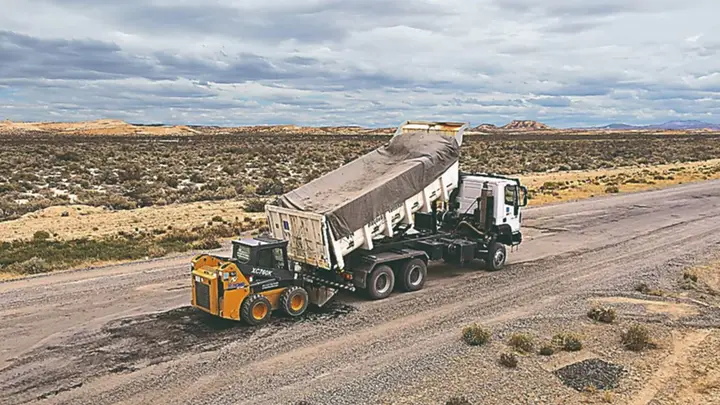 Vialidad Nacional repara tramo de la Ruta 25 entre Las Plumas y Tecka ...